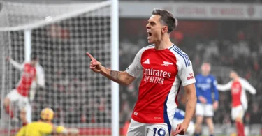 Arsenal clinched a narrow 1-0 victory over Ipswich Town